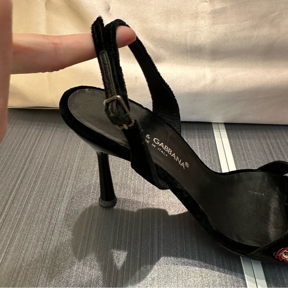 Dolce & Gabbana strappy black velvet slingback heels w/ sequin flowers, size 9 - Picture 11 of 14